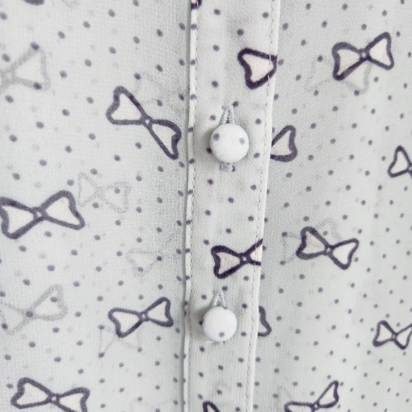 NWT Disney Collab Lauren Conrad Size M Pale Blue Bow Print Button Down Blouse - Picture 6 of 15